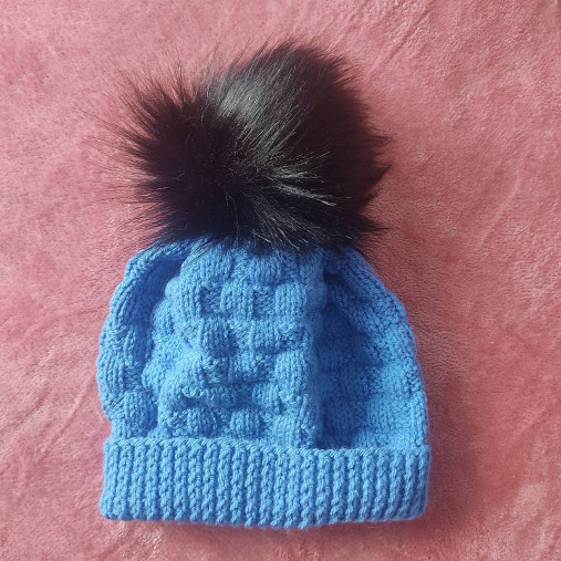 💙 Štýlová pletená čiapka, ktorá zahreje aj ozdobí 💙