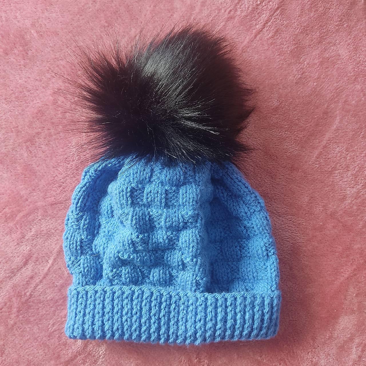 💙 Štýlová pletená čiapka, ktorá zahreje aj ozdobí 💙