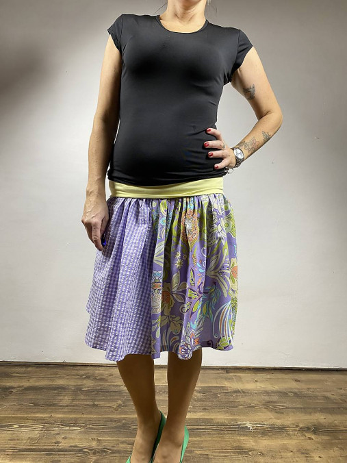 Kolová sukně sešívaná kytičky a kostičky