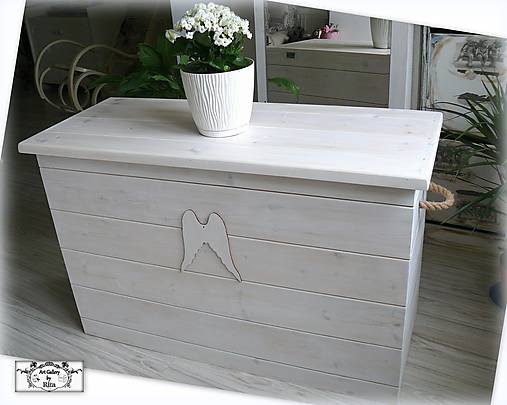 Nábytok - Truhlica na mieru "Krídla" - 18061759_