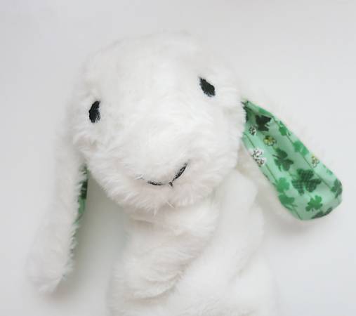 Maňuška zajko huňatý (Biely s ďatelinkovými uškami)