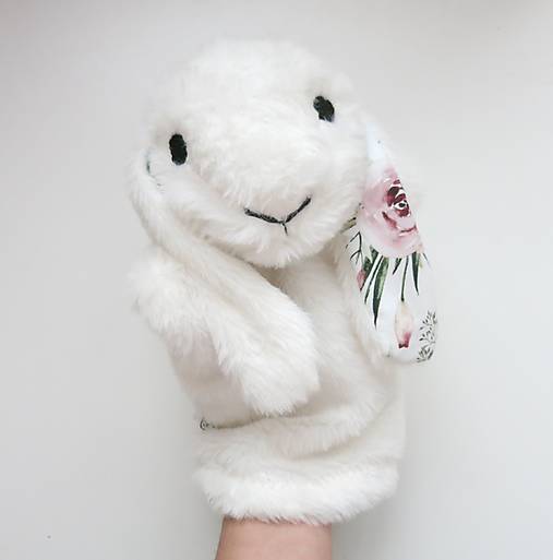 Maňuška zajko huňatý - Biely s kvietkovými uškami