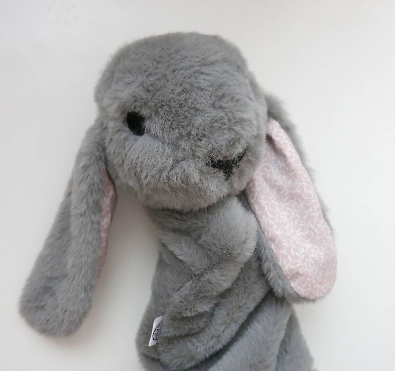 Maňuška zajko huňatý - Sivý s ružovými uškami