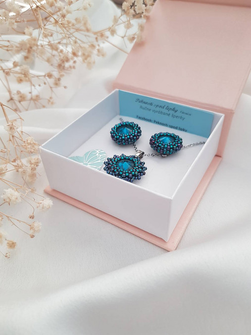 Decentná elegancia SET - napichovacie náušnice a náhrdelník