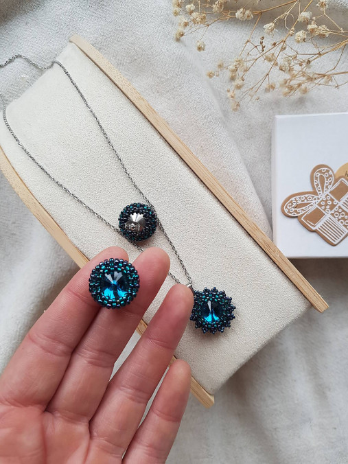 Decentná elegancia SET - napichovacie náušnice a náhrdelník