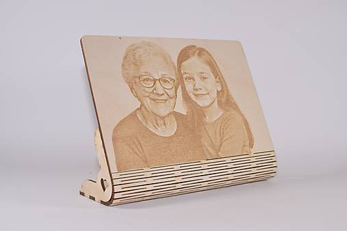 Fotografie - Gravírovaná fotografia na dreve – portrét so stojančekom na šírku - 18062099_