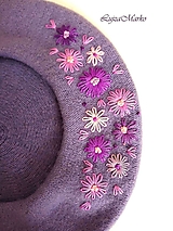 Čiapky, čelenky, klobúky - Baretka s výšivkou v jemnej fialovej farbe - 18063067_