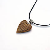 Náhrdelníky - Drevený prívesok - tujové srdiečko - 18062381_