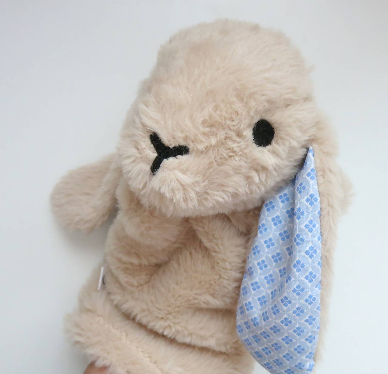 Maňuška zajko huňatý - Béžový s modrými uškami