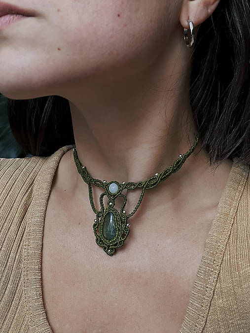 Náhrdelníky - Micro macramé náhrdelník s prehnitom - 18064228_