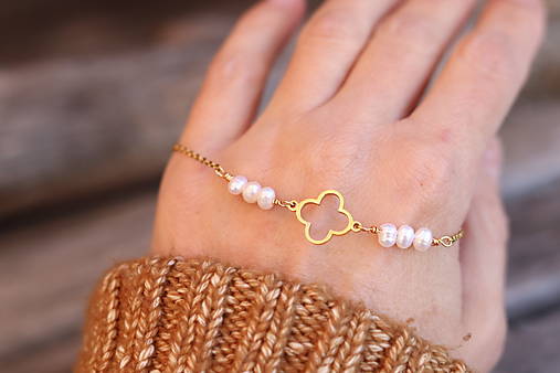 Retiazkový náramok - štvorlístok, perly
