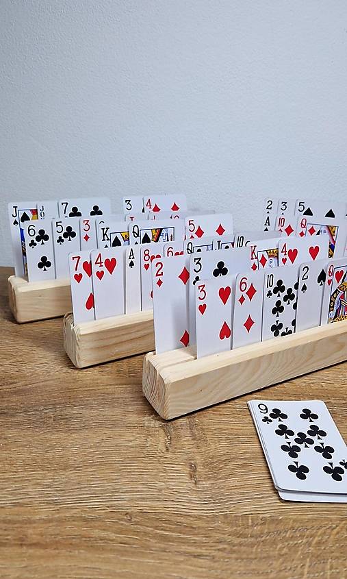 Úložné priestory & Organizácia - Drevený držiak - stojan na karty - 18067300_