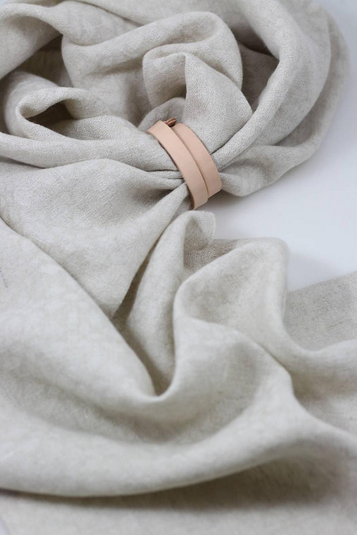 Exkluzívny hrejivý šál z ľanu a vlny s koženým remienkom v darčekovom balení