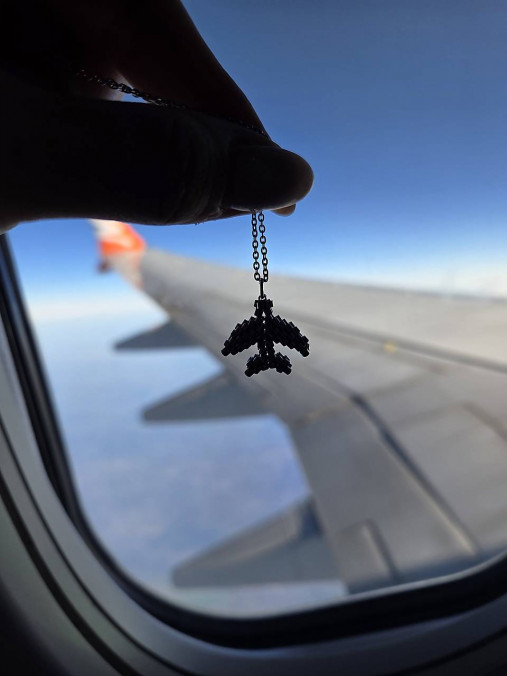 ✈️ Prívesok LIETADLO – pre tých, čo milujú lietať