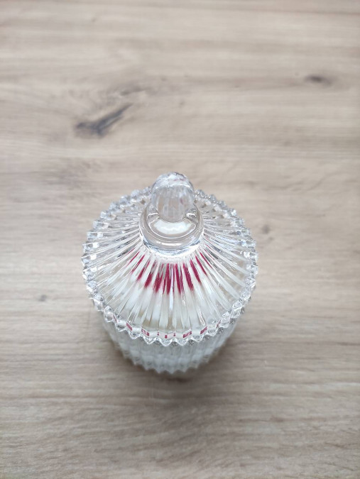 Sójová sviečka vo svietniku