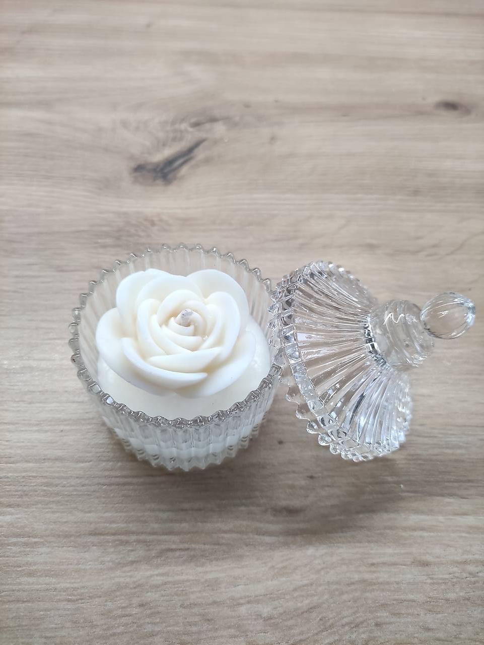 Sviečka vo svietniku