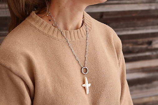 Náhrdelník / retiazka s perlový krížikom