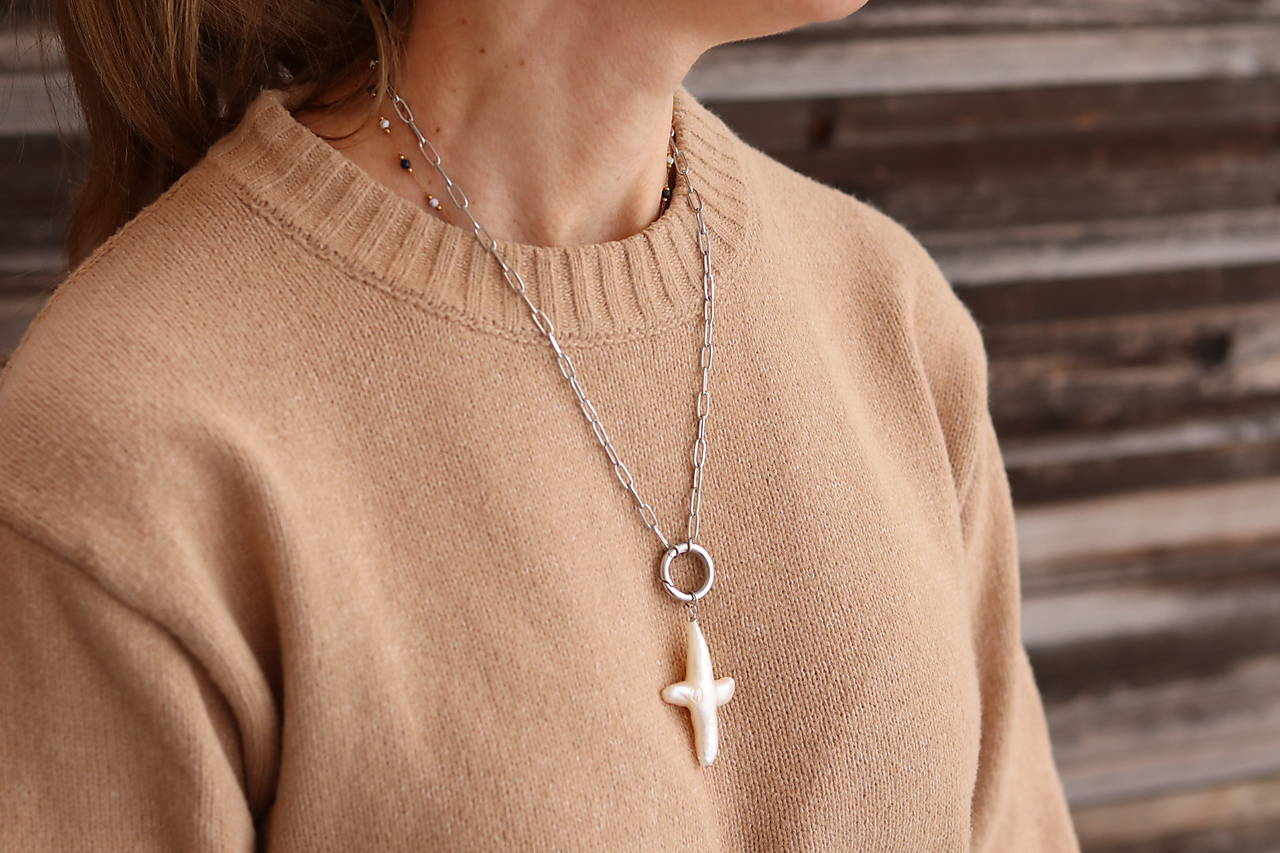 Náhrdelník / retiazka s perlový krížikom