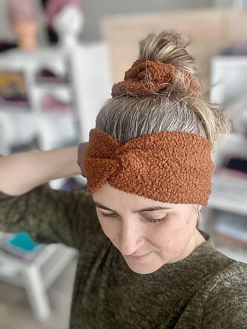 Čiapky, čelenky, klobúky - Buclé čokoládová Twist čelenka - 18073901_