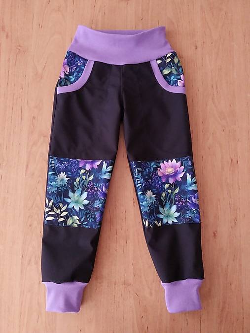 Detské oblečenie - Softshellky zimné kvety na čierné - 18073341_