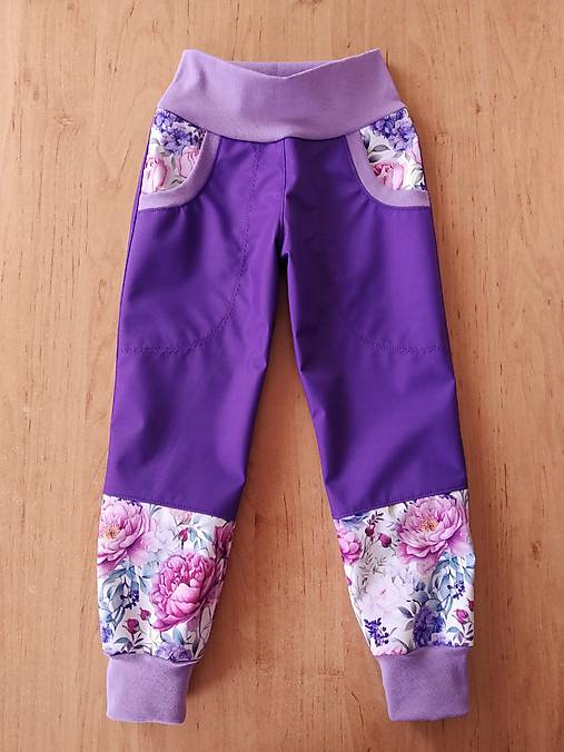 Detské oblečenie - Softshellky zimné kvety na fialové - 18073371_