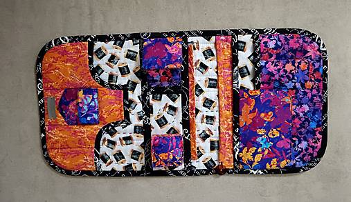 Závesný textilný organizér na operadlo pohovky pre handmade tvorcov – potreby vždy poruke