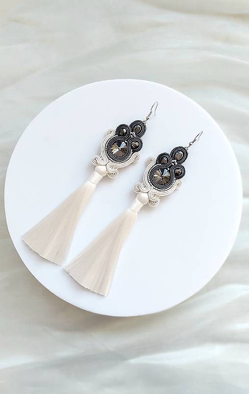 Náušnice - Grey & Silver II - Ručne šité šujtášové náušnice - soutache earring - 18075592_