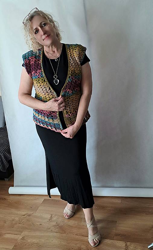 Vesty - Farebná háčkovaná vesta - 18075585_