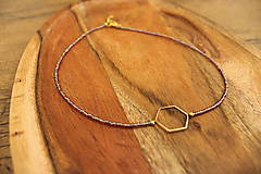 Náhrdelníky - Choker Šesťuholník vo fialovej - 18077701_