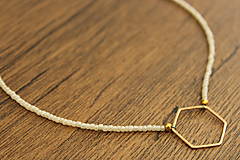 Náhrdelníky - Choker Šesťuholník v perleťovej - 18077711_