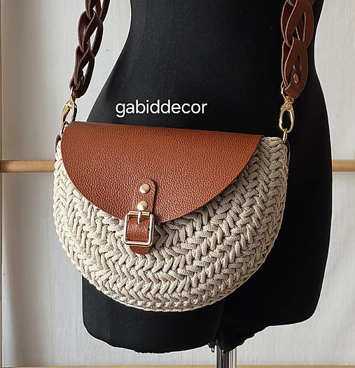 Háčkovaná kabelka s koženými komponentami (Ozdobný trak)