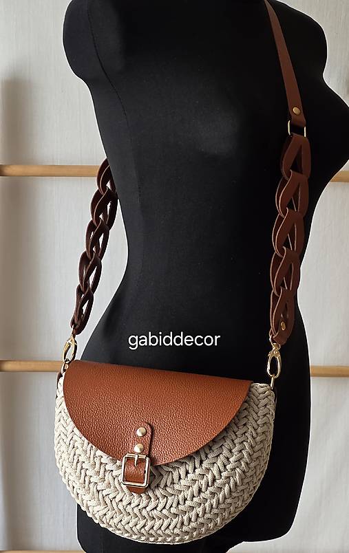 Háčkovaná kabelka s koženými komponentami (Ozdobný trak)