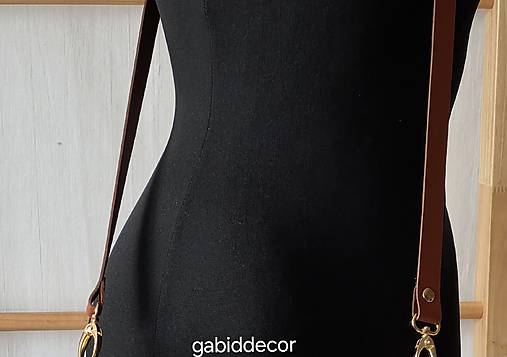 Háčkovaná kabelka s koženými komponentami