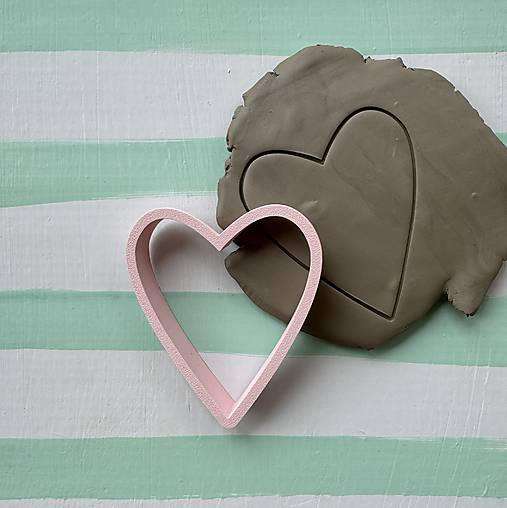 Príbory, varešky, pomôcky - Vykrajovátka a pečiatky – Srdce špicaté - 18076883_