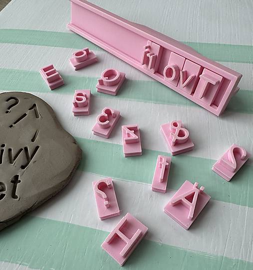 Príbory, varešky, pomôcky - Písmenká s riadkom - 18077117_