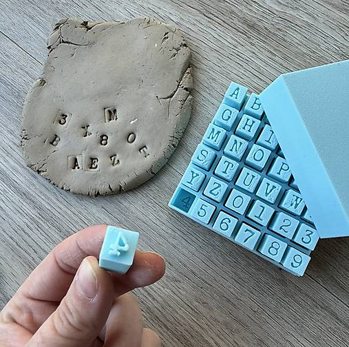 Príbory, varešky, pomôcky - Písmenká s boxom - 18077121_