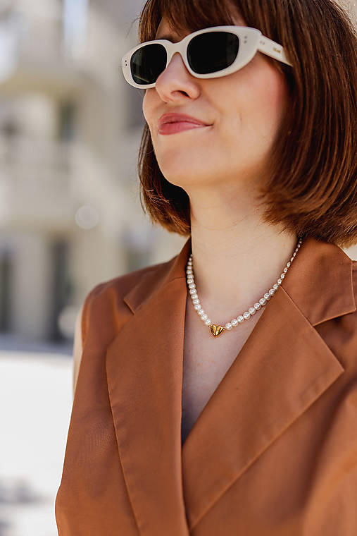 minimalistický shell perlový náhrdelník - 2v1 zlaté srdce