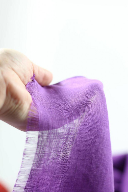 Dámska veľká ľanová šatka vo fialovej farbe – 100 % prírodný ľan, v darčekovej krabičke