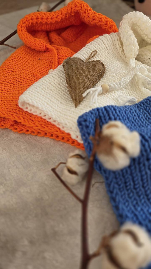 KAPUCKA oranžová kikirík