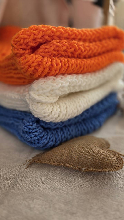 KAPUCKA oranžová kikirík