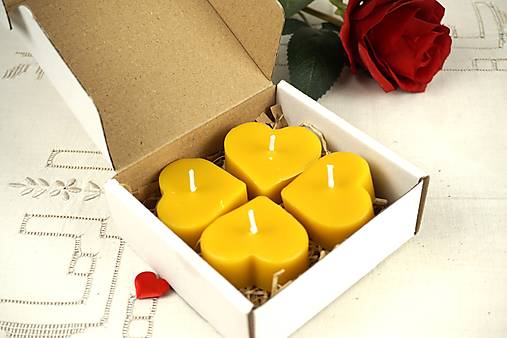 Valentínska darčeková sada "Šťastie v láske" - Srdiečkové sviečky z včelieho vosku (4 ks)