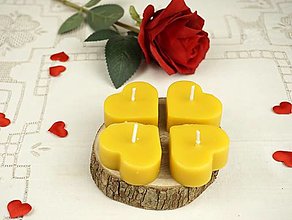 Sviečky - Valentínska darčeková sada "Šťastie v láske" - Srdiečkové sviečky z včelieho vosku (4 ks) - 18079814_