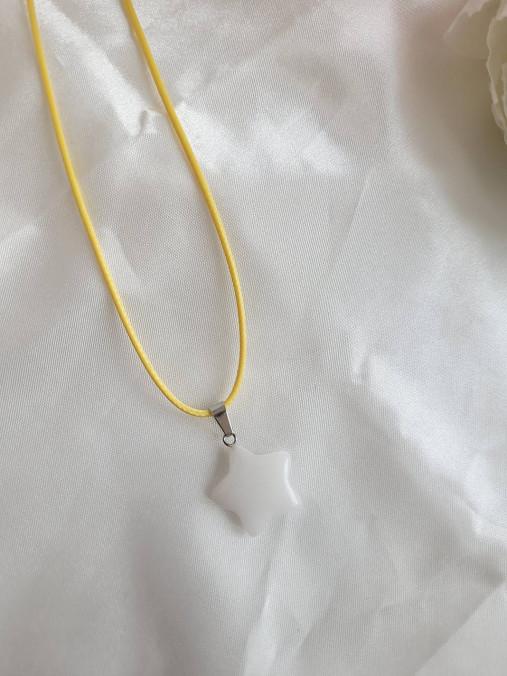 Detské doplnky - Náhrdleník na koženke hviezda (Biela svietiaca) - 18080946_