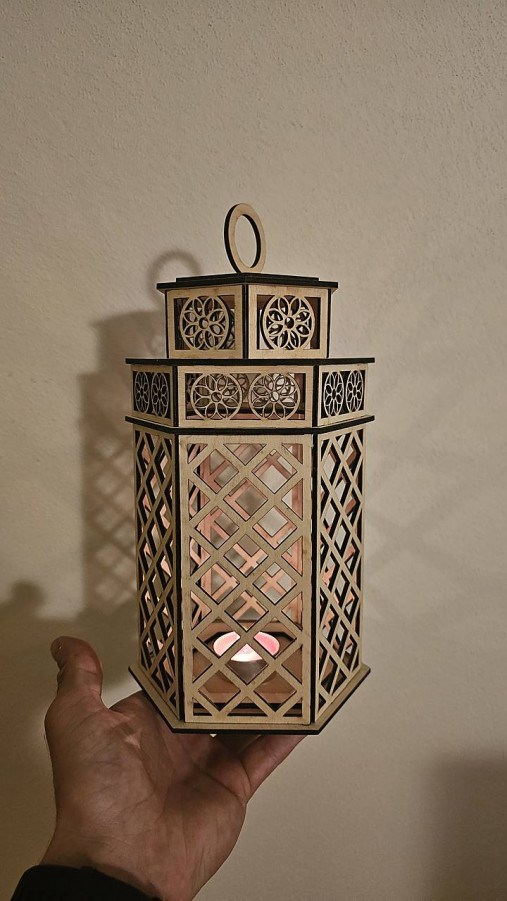 Drevený lampáš