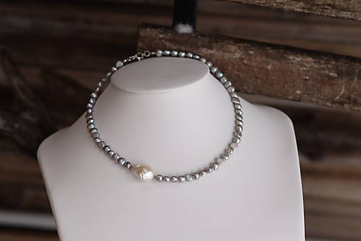 Perlový náhrdelník grey