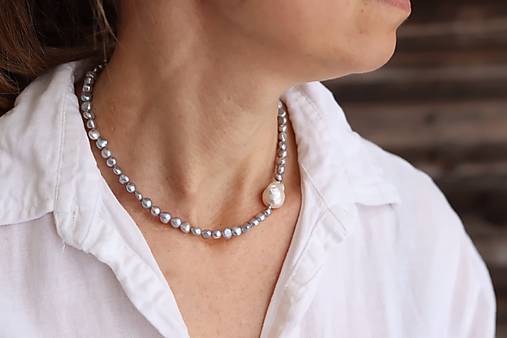 Perlový náhrdelník grey