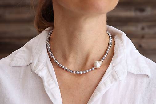 Perlový náhrdelník grey