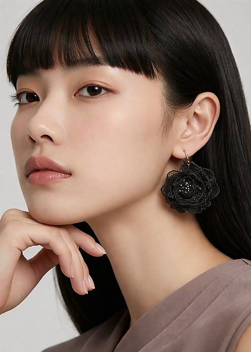 Náušnice visací černé organzové kytičky