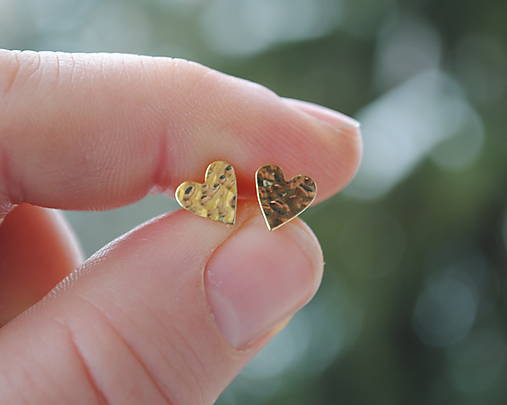 Náušnice - Tepané srdiečka zlaté - 18084867_