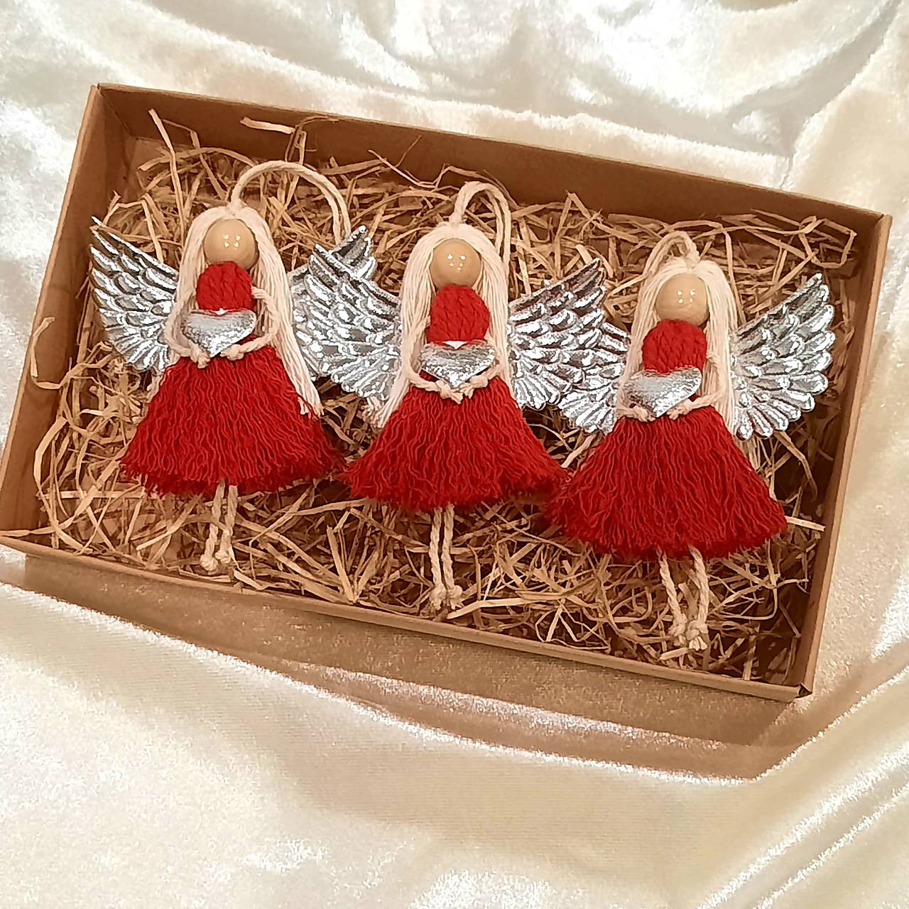 Macramé anjeliky v krabičke (červená/strieborná-3ks)
